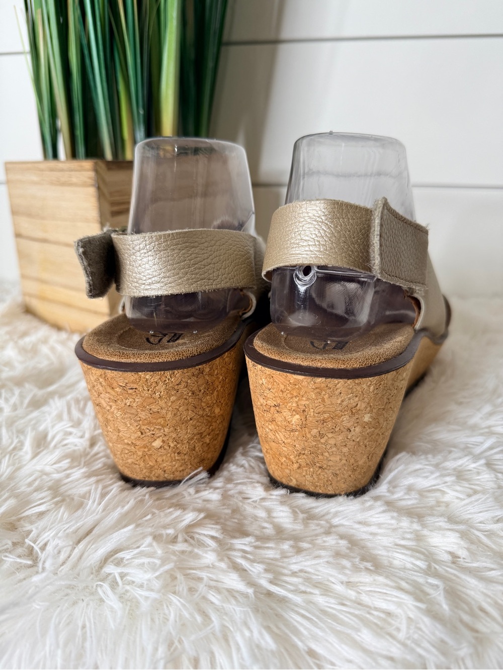 Clarks Collection Metallic Leather Cutout Slingback Cork Wedges Gold Size 10M - Picture 4 of 7